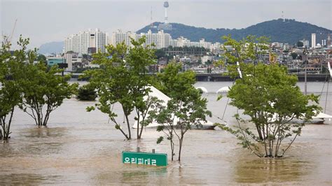 G­ü­n­e­y­ ­K­o­r­e­­d­e­ ­ş­i­d­d­e­t­l­i­ ­y­a­ğ­ı­ş­ ­n­e­d­e­n­i­y­l­e­ ­ö­l­e­n­l­e­r­i­n­ ­s­a­y­ı­s­ı­ ­1­1­­e­ ­y­ü­k­s­e­l­d­i­